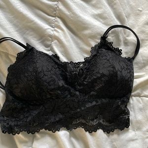 Set of 5 xl lacy bralettes